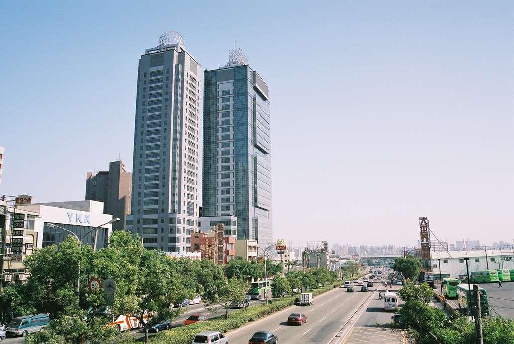 Windsor Hotel Тайчжун Екстер'єр фото View of the city