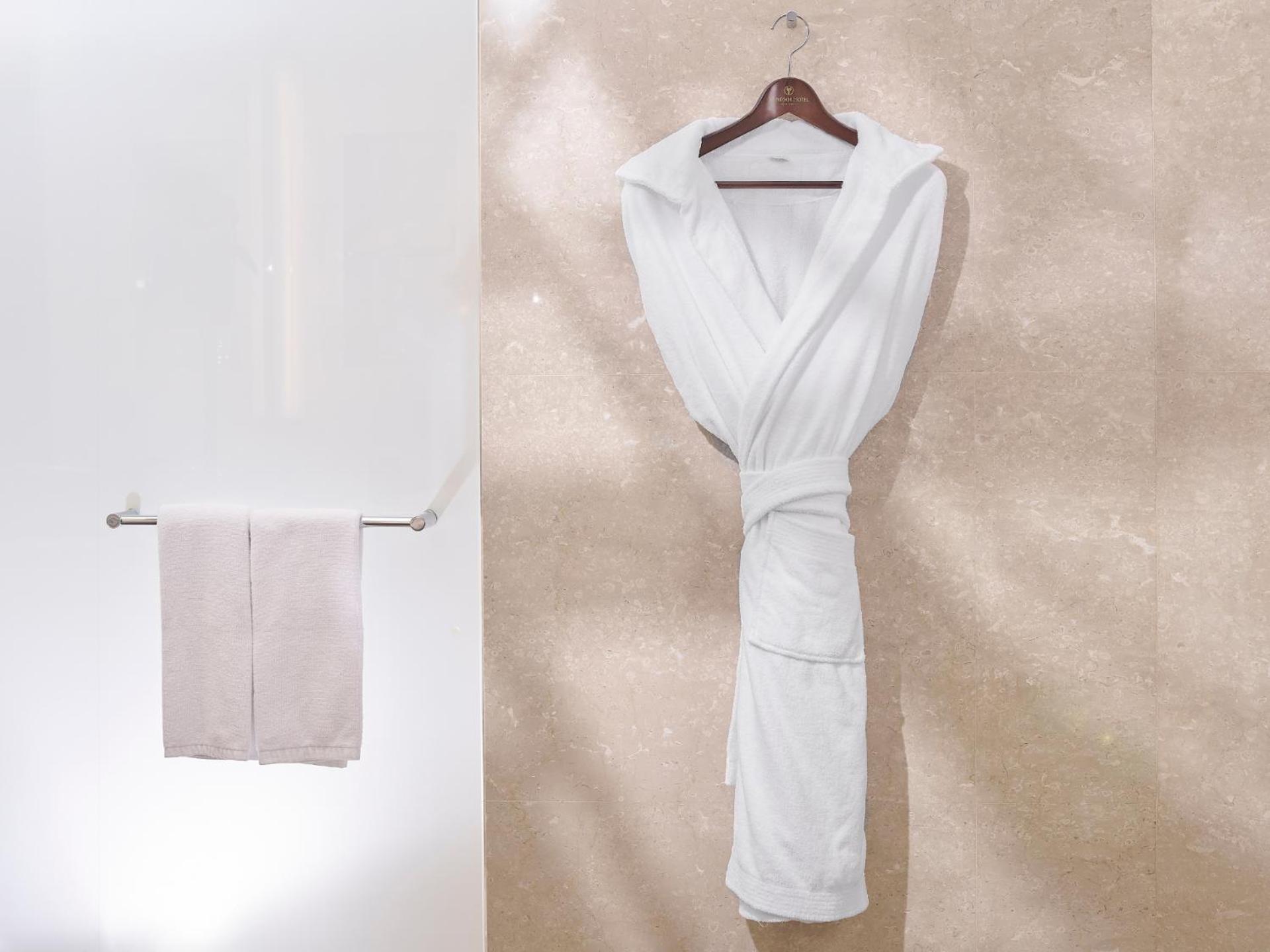 Windsor Hotel Тайчжун Екстер'єр фото A bathrobe