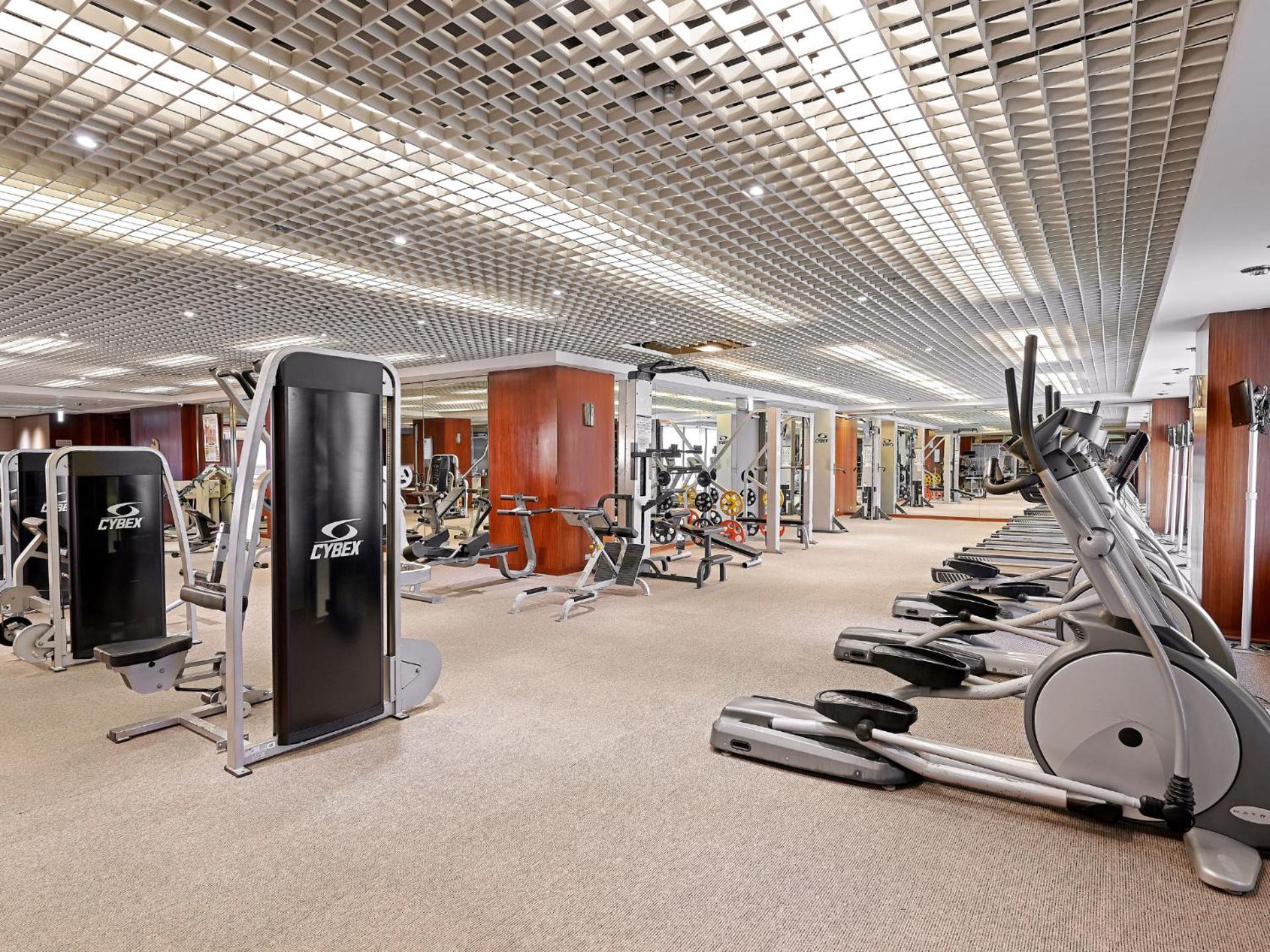 Windsor Hotel Тайчжун Екстер'єр фото The gym at the Mandarin Oriental, Hong Kong